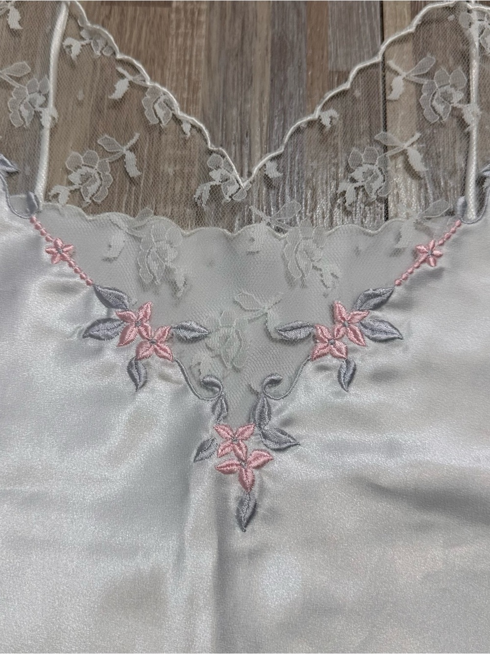 Vintage Silk-Feel Lace Trim Chemise in White with Pink Embroidery Women’s Medium